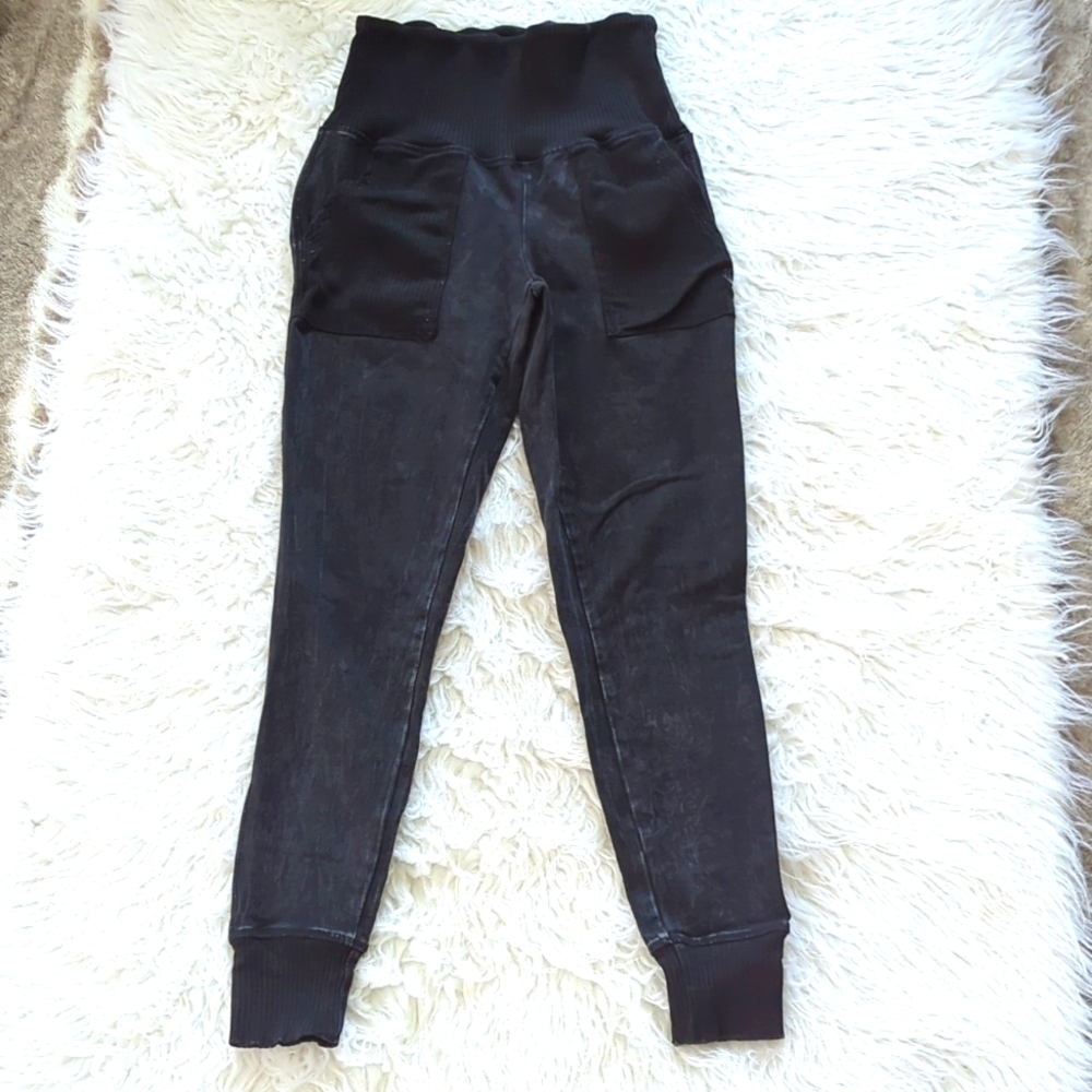 Wandering Dreams Black Wash Leggings